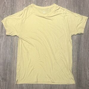 ALO Yoga Men's Light Mustard color Short Sleeve Tee